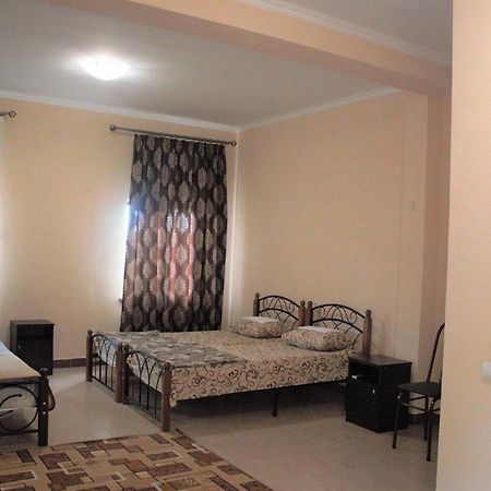 Guest House Lykhny Gagra Bagian luar foto