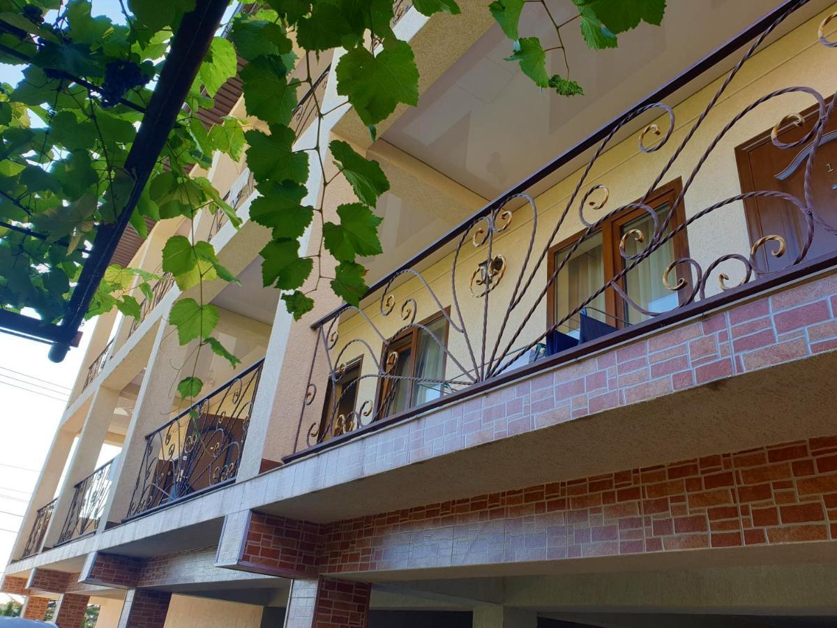 Guest House Lykhny Gagra Bagian luar foto