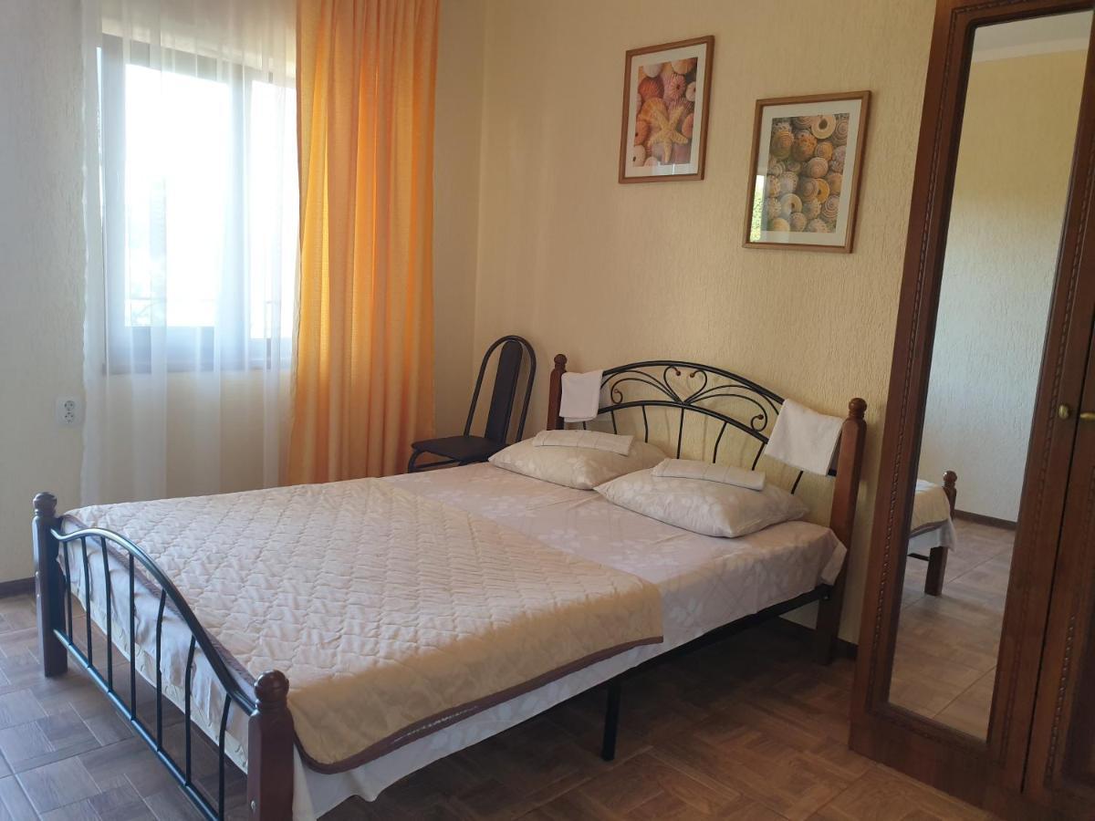 Guest House Lykhny Gagra Bagian luar foto